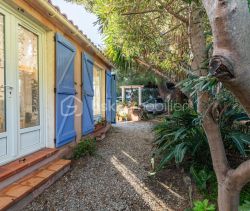 For sale: 7-room house, 110 m², beachfront, Six-Fours-les-Plages