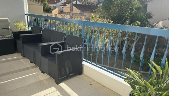 A louer APPARTEMENT T3 85 M2 TERRASSE BORD DE MER LA SEYNE SUR MER