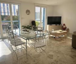 A louer APPARTEMENT T3 85 M2 TERRASSE BORD DE MER LA SEYNE SUR MER