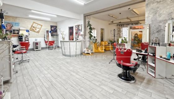 A louer APPARTEMENT T4 140 M2 TERRASSE  UZES