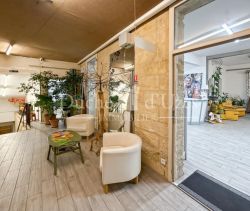 A louer APPARTEMENT T4 140 M2 TERRASSE  UZES