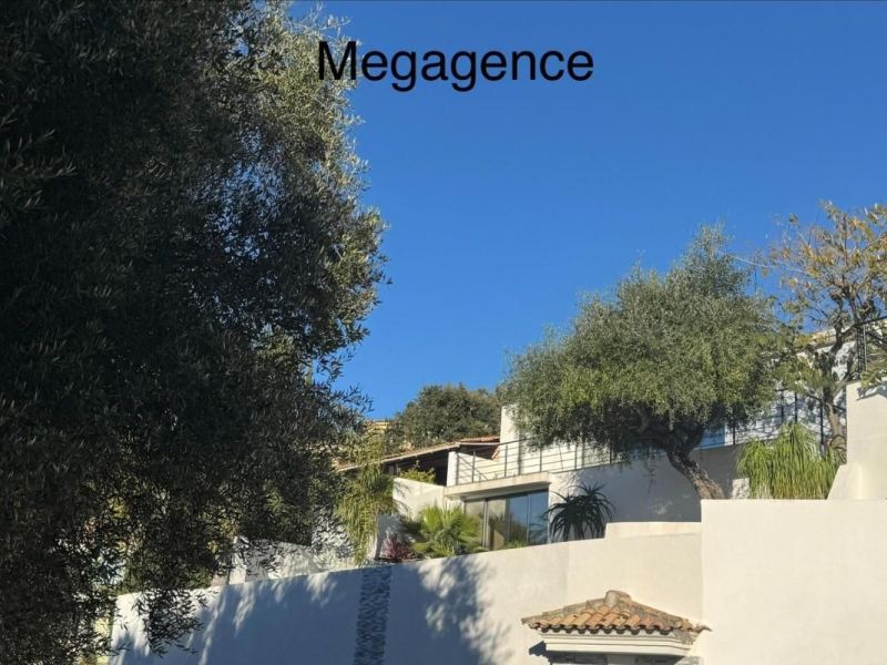 A vendre MAISON  4 PIECES 110 M2 BORD DE MER LE LAVANDOU