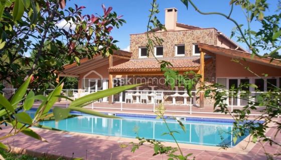 For rent: 2-bedroom apartment, 88 m², terrace, Le Thoronet