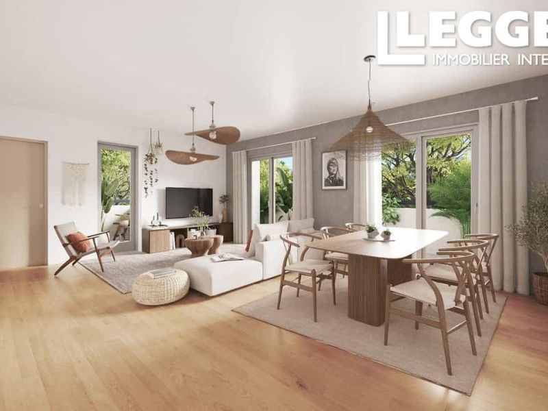 For rent: 4-room apartment, 62 m², beachfront, Nice