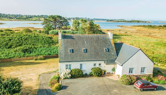 A vendre BELLE Maison 8 PIECES 160 M&sup2;  vue mer sur L'ILE GRANDE PLEUMEUR BODOU