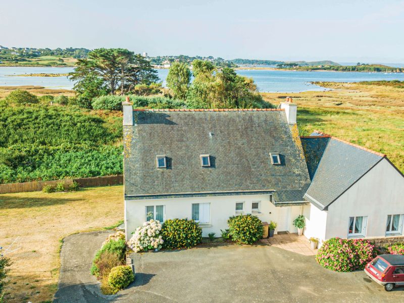A vendre BELLE Maison 8 PIECES 160 M&sup2;  vue mer sur L'ILE GRANDE PLEUMEUR BODOU