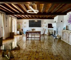 A louer MAISON  6 PIECES 250 M2  LE MUY