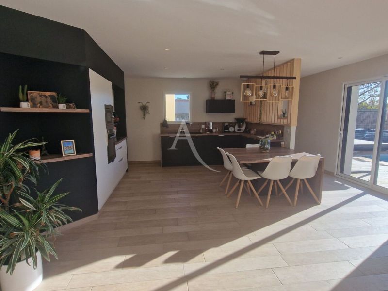 Contemporary house for rent in Sainte Foy