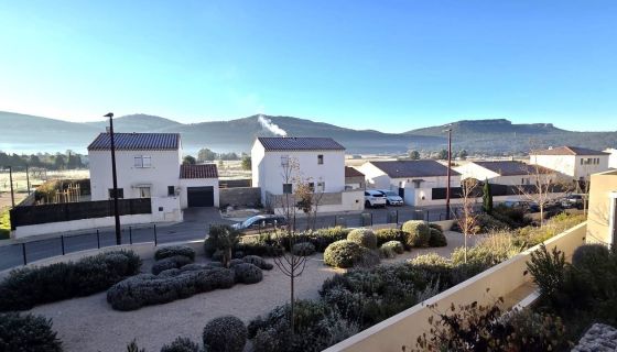 A louer APPARTEMENT DE PRESTIGE T4 79 M2 TERRASSE  CUGES LES PINS