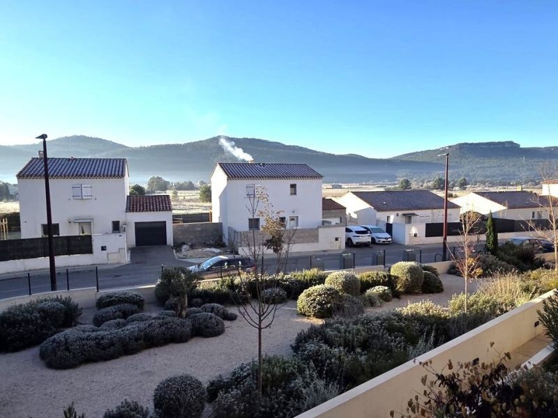 A louer APPARTEMENT DE PRESTIGE T4 79 M2 TERRASSE  CUGES LES PINS