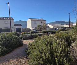 A louer APPARTEMENT DE PRESTIGE T4 79 M2 TERRASSE  CUGES LES PINS