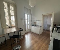 A louer APPARTEMENT DE PRESTIGE T4 137 M2 TERRASSE  NIMES