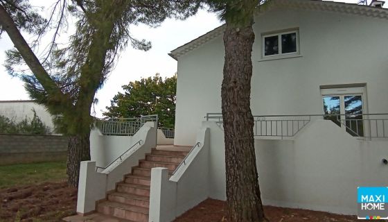 For sale: Manor house in Saint Julien les Rosiers