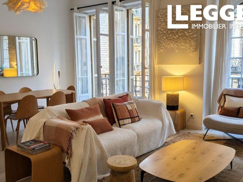 For rent: 2-bedroom apartment, 82 m², beachfront, Nice