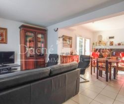 House for rent, 5 rooms, 102 m², Uzès