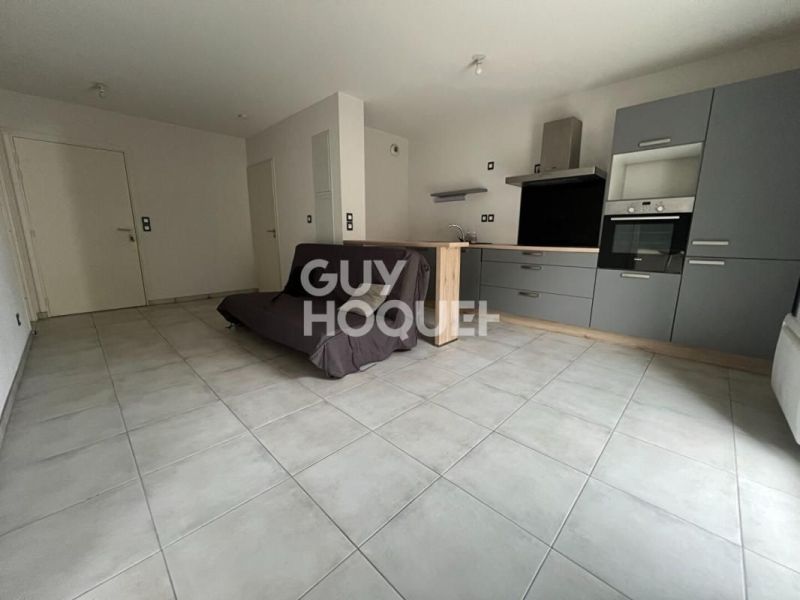 For rent: 1-bedroom apartment (40 sq m) with terrace in Juvignac