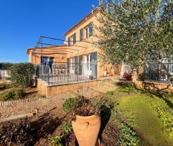 House for rent, 5 rooms, 116 m², Uzès