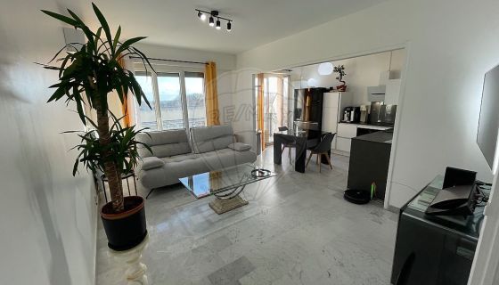 A louer APPARTEMENT T3 58 M2  NIMES