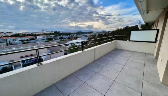 A louer APPARTEMENT T3 74 M2 TERRASSE BORD DE MER SAINT RAPHAEL