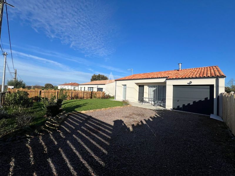 For sale: 3-room house, 67 m², Avril