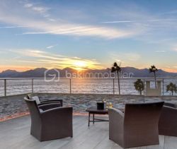 A vendre PENTHOUSE  128 M2 TERRASSE PIEDS DANS L'EAU CANNES