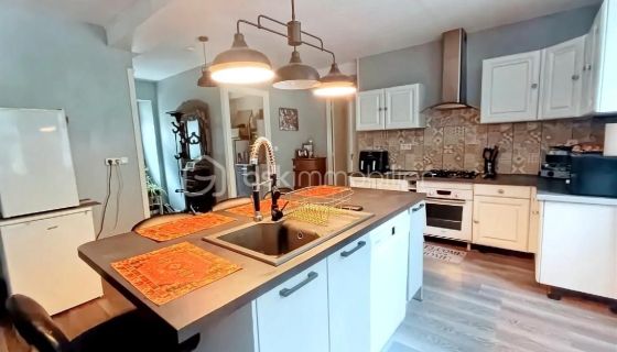 For rent: Brand new 6-room apartment, 240 m², terrace, Cette Eygun