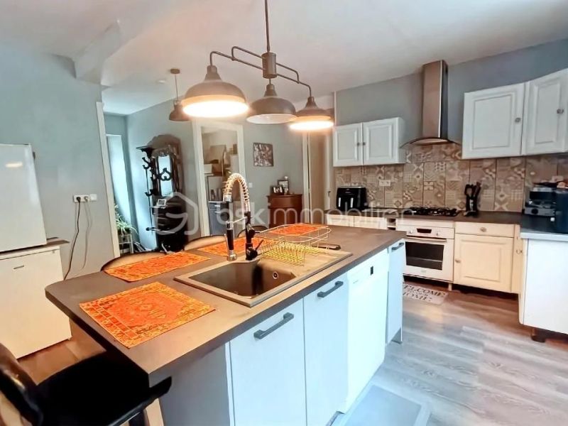 For rent: Brand new 6-room apartment, 240 m², terrace, Cette Eygun