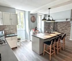 For rent: Brand new 6-room apartment, 240 m², terrace, Cette Eygun