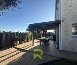 Contemporary house for rent by the sea in Poussan