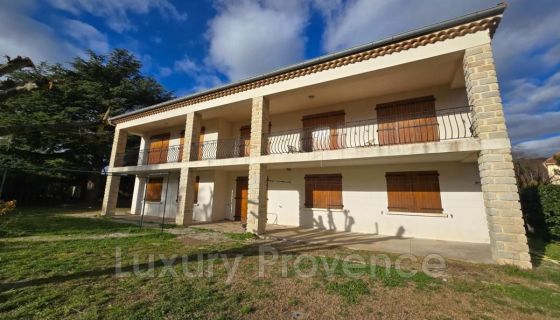 For rent: 2-bedroom apartment, 60 m², terrace, Simiane-Collongue