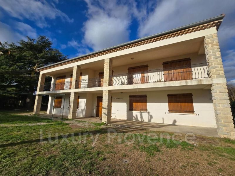 For rent: 2-bedroom apartment, 60 m², terrace, Simiane-Collongue