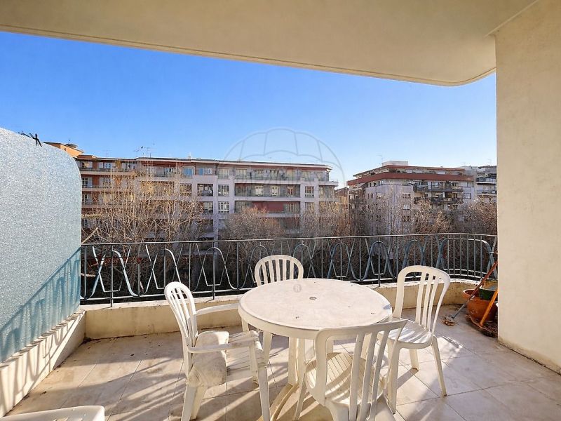 A louer APPARTEMENT DE PRESTIGE T3 89 M2 TERRASSE BORD DE MER NICE