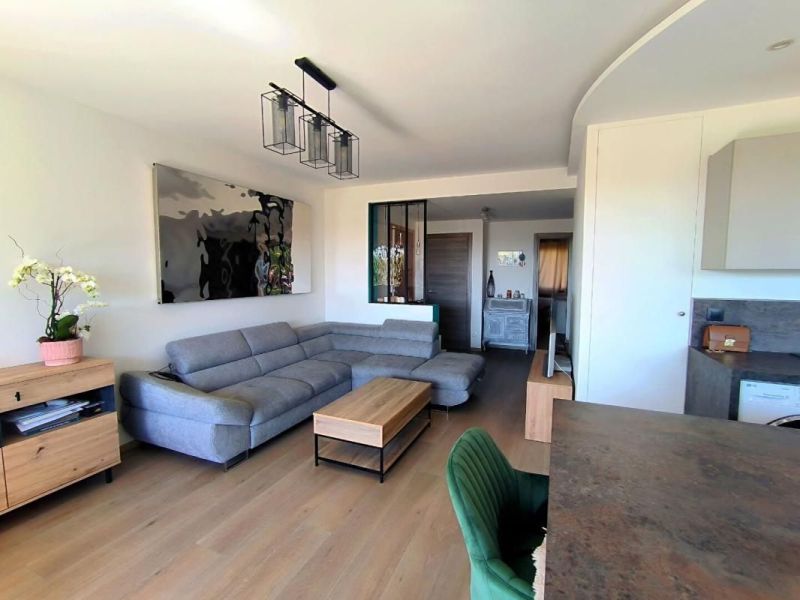 A louer APPARTEMENT T3 70 M2 TERRASSE BORD DE MER CAGNES SUR MER