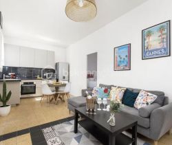 A louer APPARTEMENT T5 76 M2 BORD DE MER CANNES