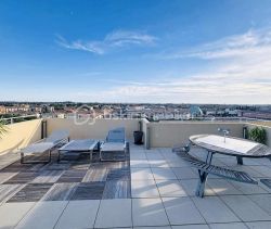 A louer APPARTEMENT DE PRESTIGE T3 89 M2 TERRASSE BORD DE MER LATTES