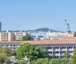 A louer APPARTEMENT T4 92 M2 BORD DE MER TOULON