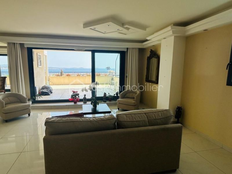 For rent: Luxury 5-room penthouse, 162 m², terrace with sea view, Bandol