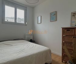 For sale: Renovated 2-bedroom apartment (54 m²) on the top floor in the city center of Saint-Valery-en-Caux