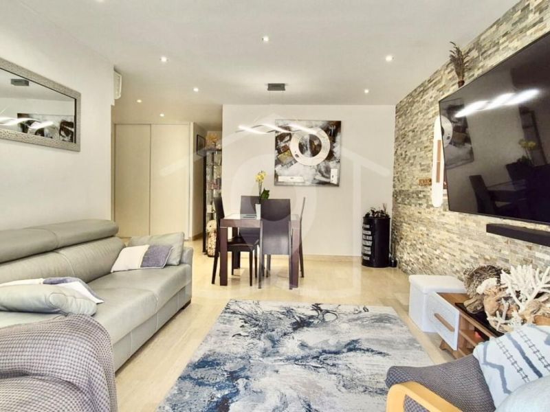 A louer APPARTEMENT T3 64 M2 TERRASSE BORD DE MER VALLAURIS