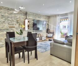 A louer APPARTEMENT T3 64 M2 TERRASSE BORD DE MER VALLAURIS