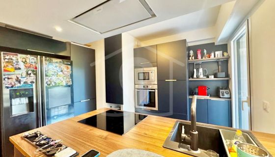 A louer APPARTEMENT T3 72 M2 TERRASSE BORD DE MER VALLAURIS