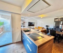 A louer APPARTEMENT T3 72 M2 TERRASSE BORD DE MER VALLAURIS