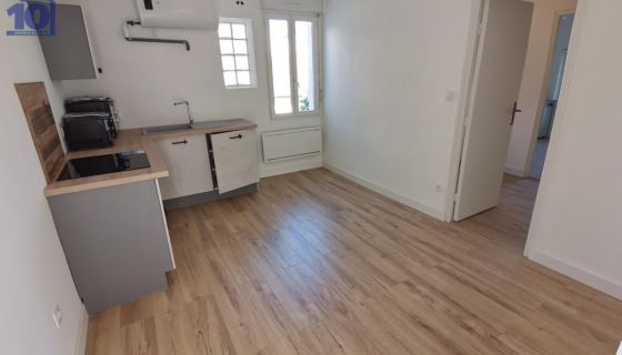 For rent: 2-bedroom apartment (34 sq m) with terrace, beachfront, Valras Plage