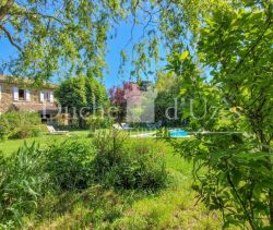 Mansion for rent in Uzès