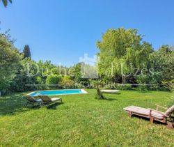 Mansion for rent in Uzès