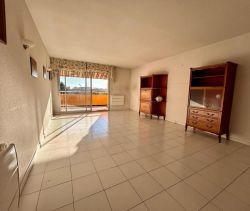 For rent: 2-bedroom apartment, 67 m², terrace, seaside, Fréjus