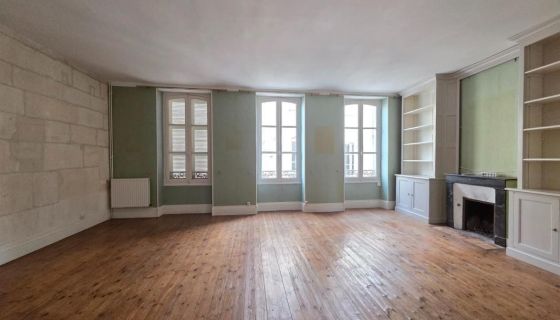 For rent: 5-room duplex apartment, 127 m², terrace, Saint Jean d'Angely