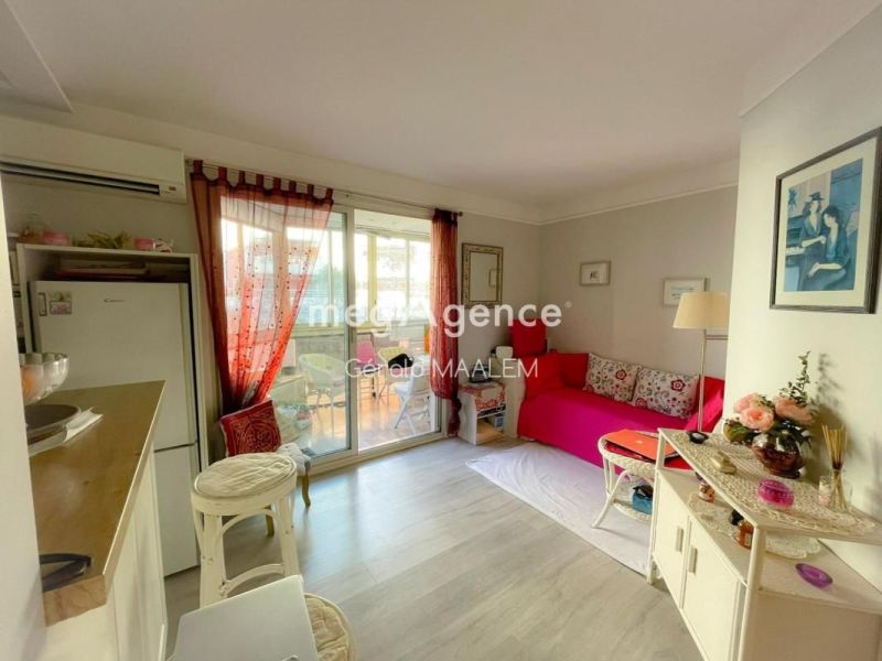 For rent: 1-bedroom apartment, 35 m², seaside, Saint-Raphaël