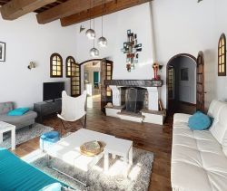 A vendre SUPERBE villa 8 PIECES 200 m&sup2; proche des plages et des commoditES La Ciotat