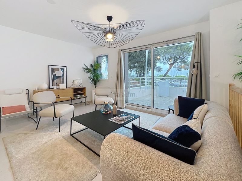 A louer MAISON  CONTEMPORAINE PIEDS DANS L'EAU LA SEYNE SUR MER